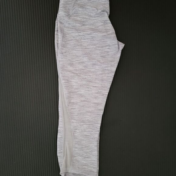 Lululemon Athletica Gray Leggings with Stretchy Knit Fabric - Picture 7 of 7